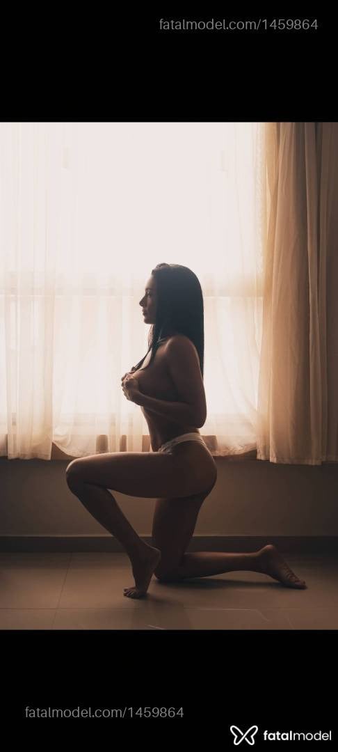 Acompanhante mulher morena (o) de olhos castanhos - Emily