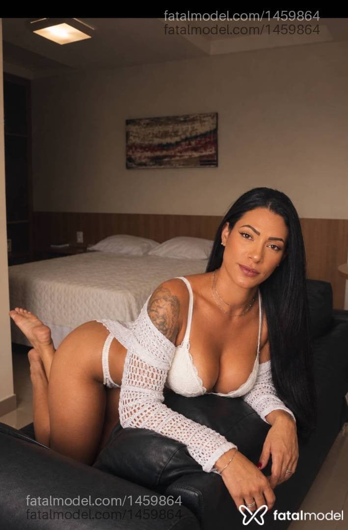 Acompanhante mulher morena (o) de olhos castanhos - Emily