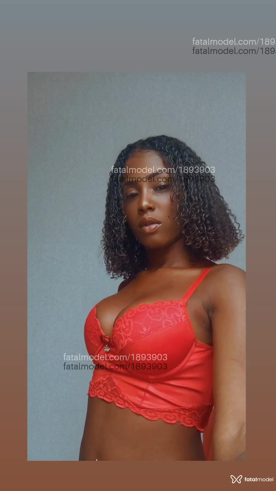 Acompanhante mulher morena (o) de olhos pretos em Macaé - Medusa
