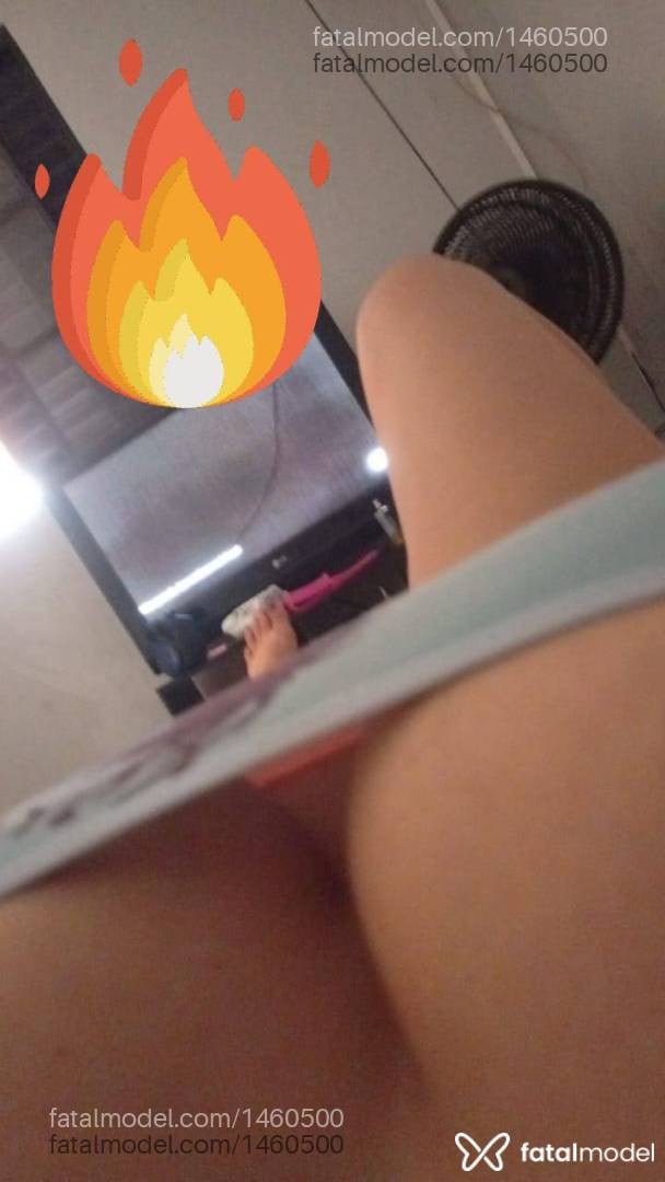 Acompanhante mulher morena (o) de olhos castanhos - Débora Acompanhante mulher morena (o) de olhos castanhos - Débora