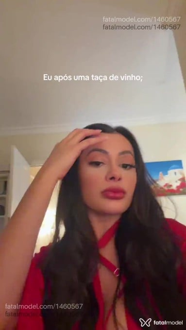 Acompanhante mulher com cabelo castanho de olhos castanhos - Camila Sales Acompanhante mulher com cabelo castanho de olhos castanhos - Camila Sales