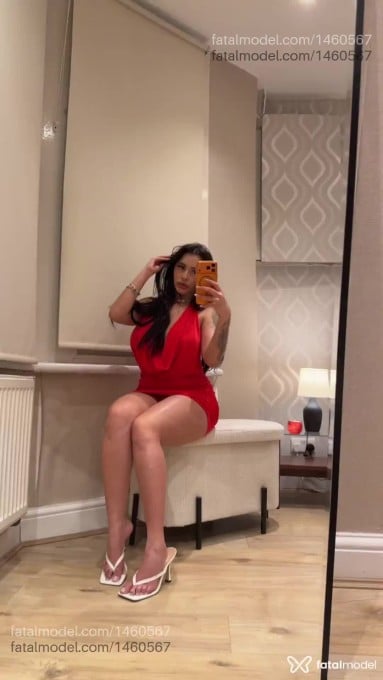 Acompanhante mulher com cabelo castanho de olhos castanhos - Camila Sales Acompanhante mulher com cabelo castanho de olhos castanhos - Camila Sales