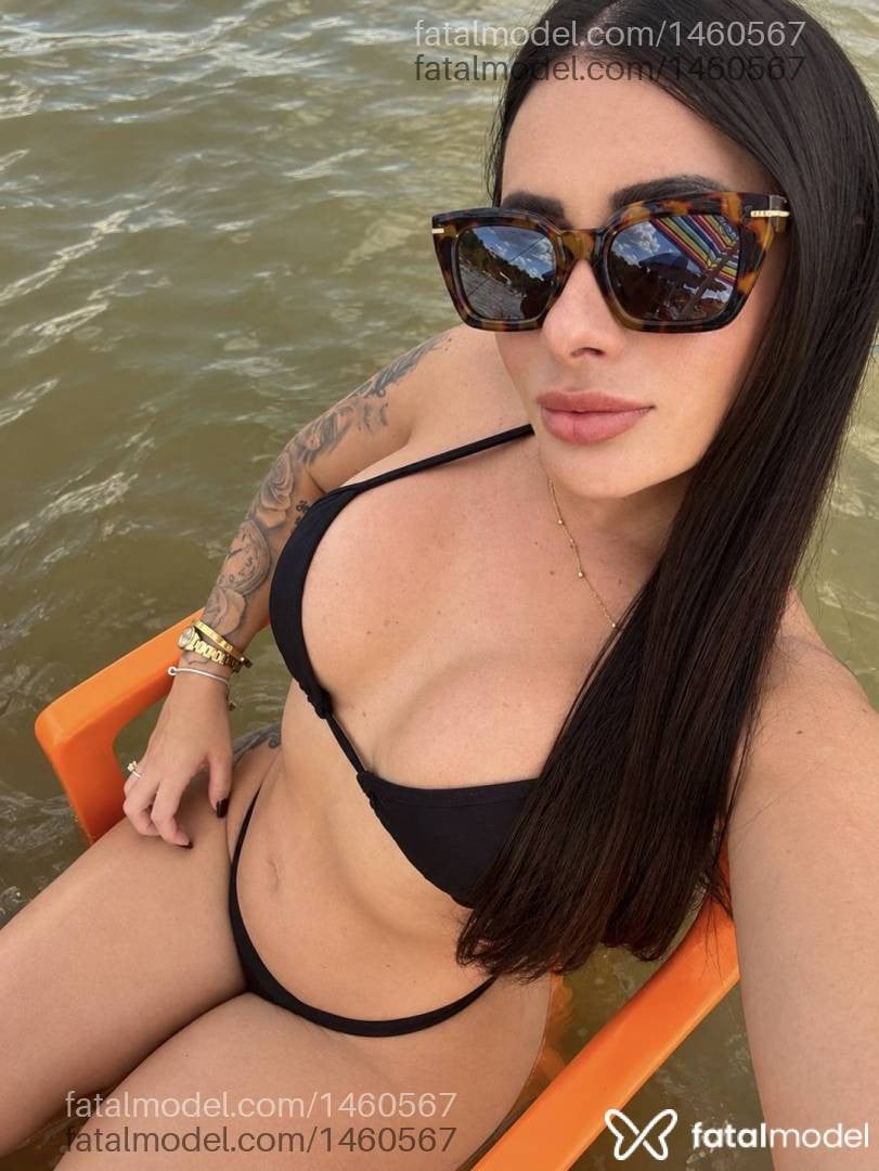 Acompanhante mulher com cabelo castanho de olhos castanhos - Camila Sales