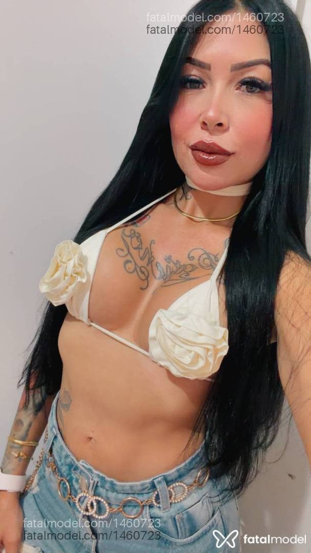 Acompanhante mulher morena (o) de olhos azuis - Susii