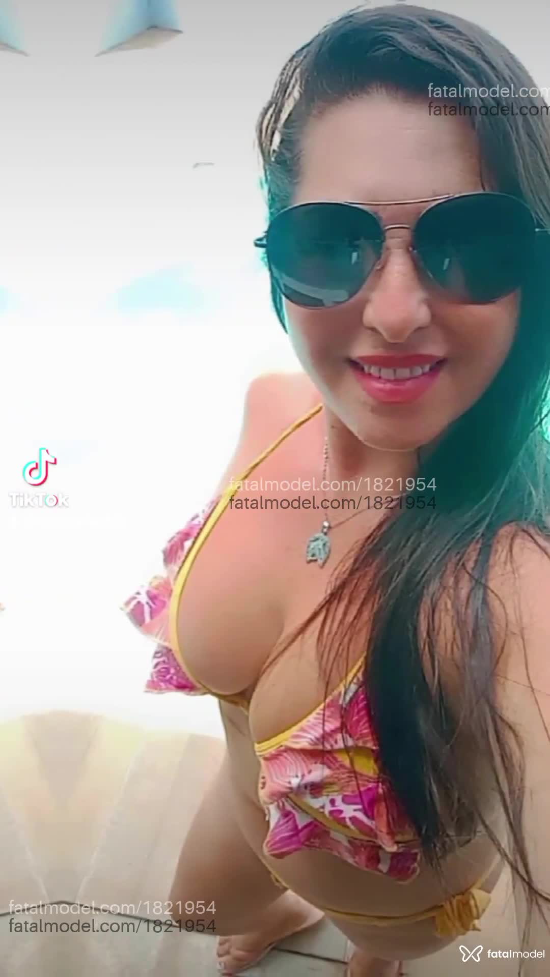 Acompanhante mulher com cabelo castanho de olhos mel em Salto do Lontra - Paula