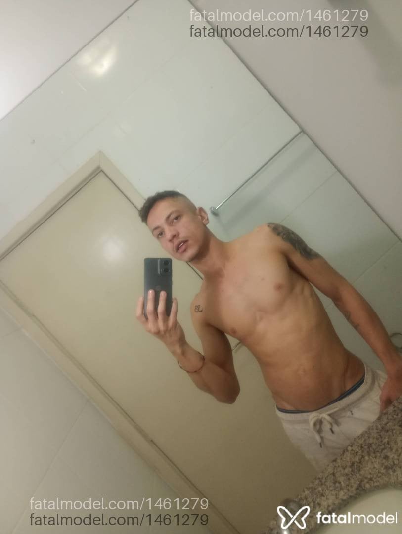 Acompanhante homem com cabelo castanho de olhos castanhos - Privati