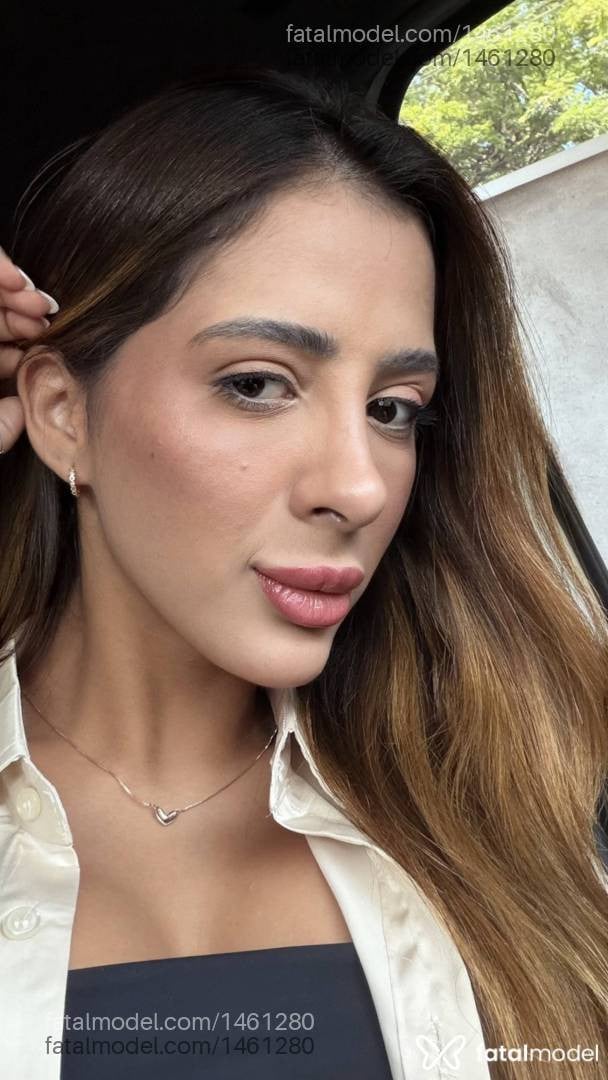 Acompanhante mulher morena (o) de olhos pretos - Angel