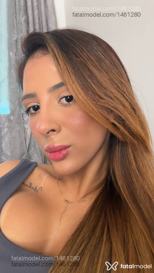 Acompanhante mulher morena (o) de olhos pretos - Angel