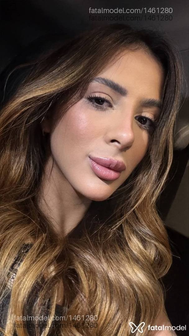 Acompanhante mulher morena (o) de olhos pretos - Jade Valentina