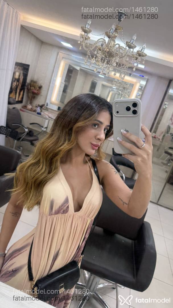 Acompanhante mulher morena (o) de olhos pretos - Angel