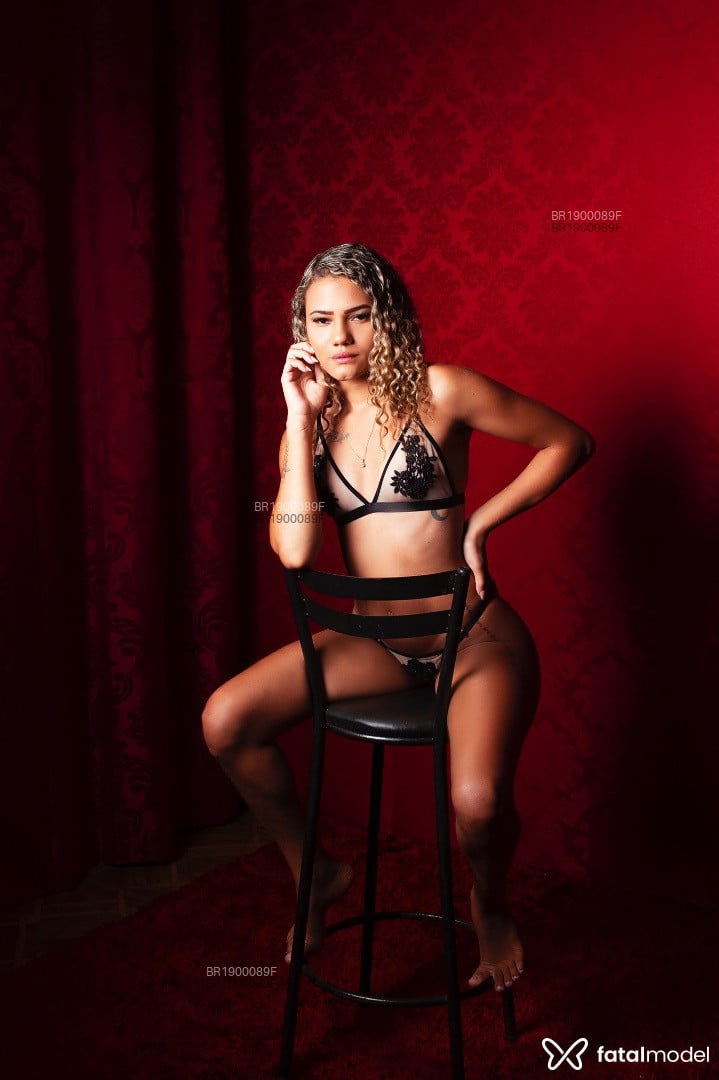 Acompanhante mulher loira (o) de olhos castanhos em Uberaba - Marcela Ferreira