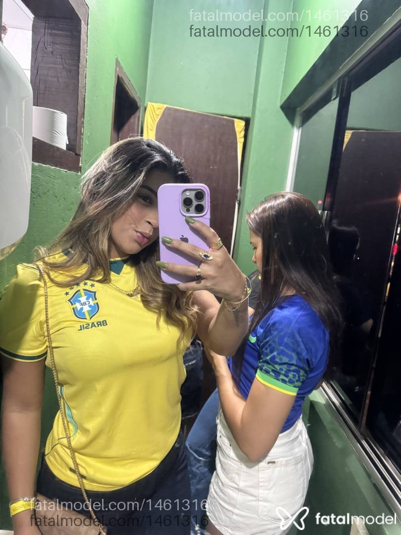 Acompanhante mulher loira (o) de olhos pretos em Querência - Thalia