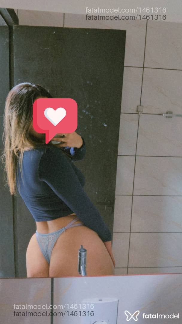 Acompanhante mulher loira (o) de olhos pretos - Thalia