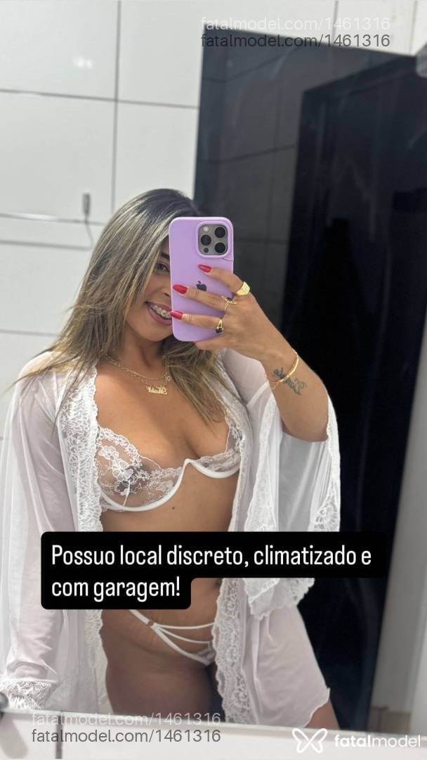Acompanhante mulher loira (o) de olhos pretos em Querência - Thalia
