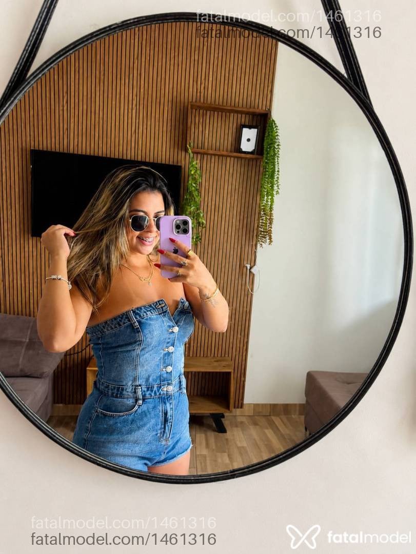 Acompanhante mulher loira (o) de olhos pretos em Querência - Thalia