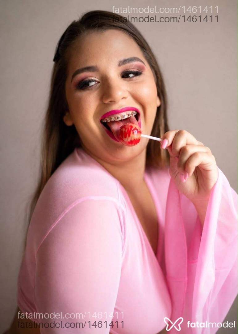 Acompanhante mulher loira (o) de olhos castanhos - Sofia