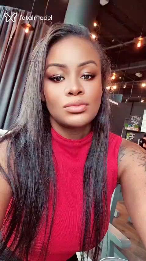 Acompanhante mulher com cabelo castanho de olhos pretos - Chandelly