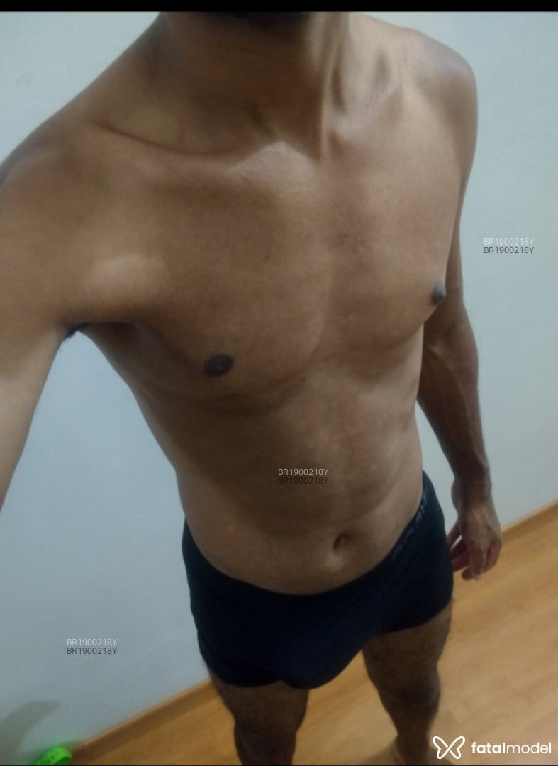 Acompanhante homem morena (o) de olhos pretos em Rio de Janeiro Acompanhante homem morena (o) de olhos pretos em Rio de Janeiro - Heitor