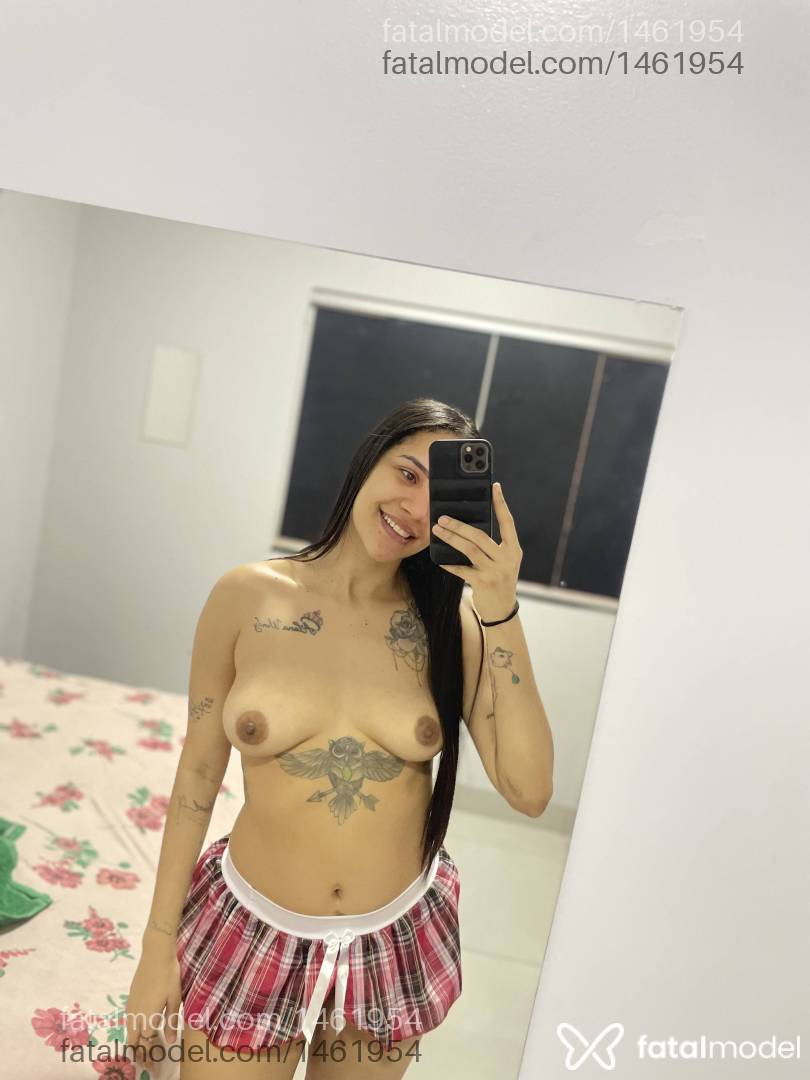 Acompanhante mulher com cabelo castanho de olhos castanhos - Larissa