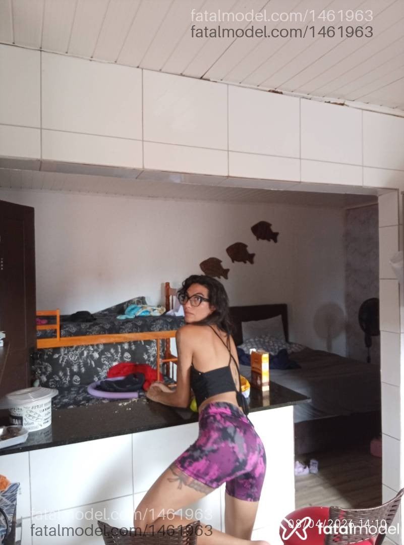 Acompanhante mulher morena (o) de olhos castanhos em Virtual - Natiroots