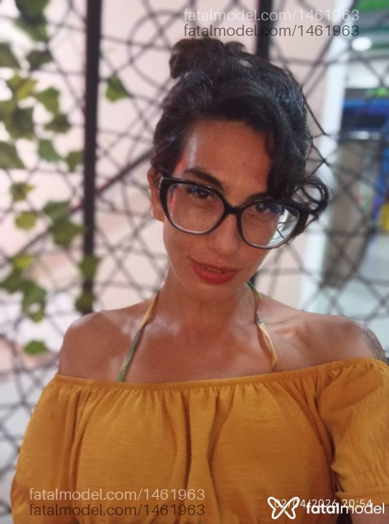Acompanhante mulher morena (o) de olhos castanhos em Virtual - Natiroots