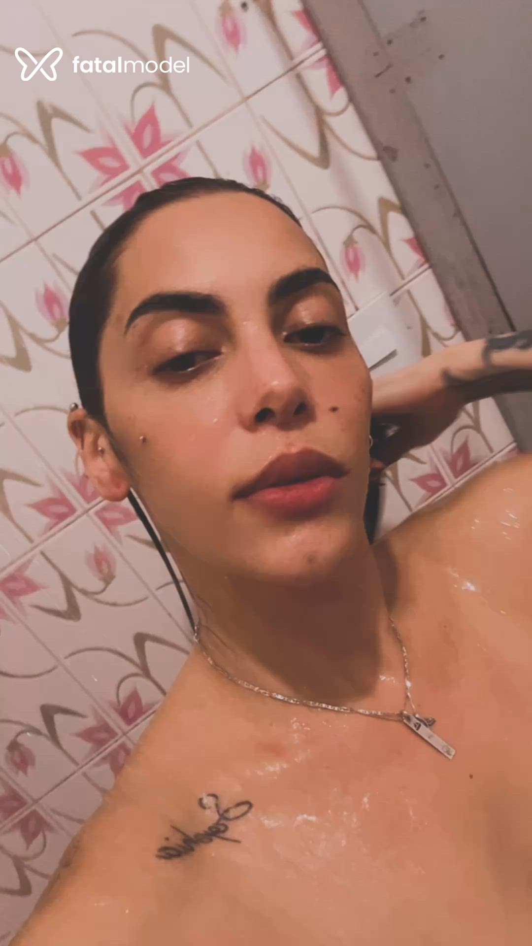 Acompanhante mulher com cabelo castanho de olhos castanhos em Três Corações Acompanhante mulher com cabelo castanho de olhos castanhos em Três Corações - Rebecca