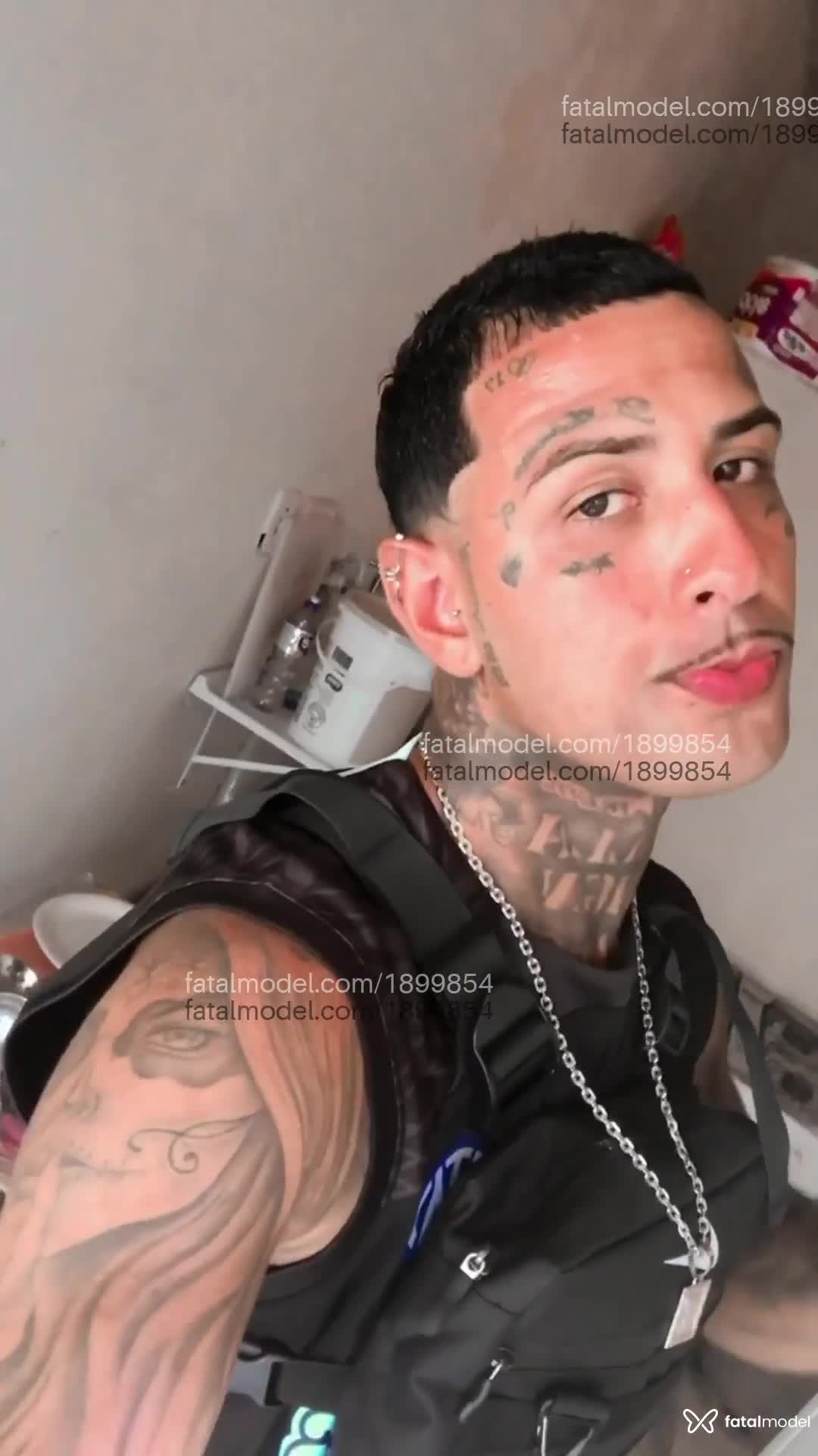 Acompanhante homem morena (o) de olhos pretos - Digato Acompanhante homem morena (o) de olhos pretos - Digato