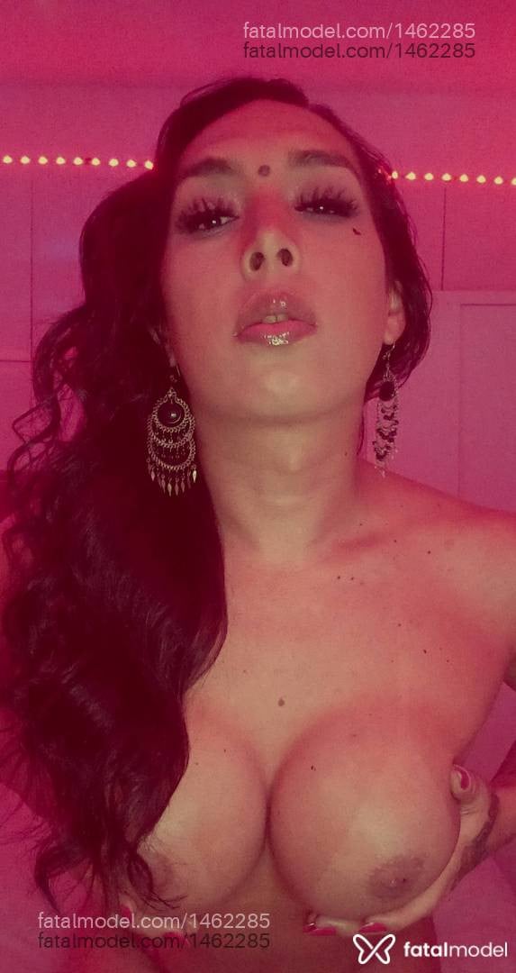 Acompanhante travesti morena (o) de olhos castanhos em Balneário Camboriú - Lolla Martel