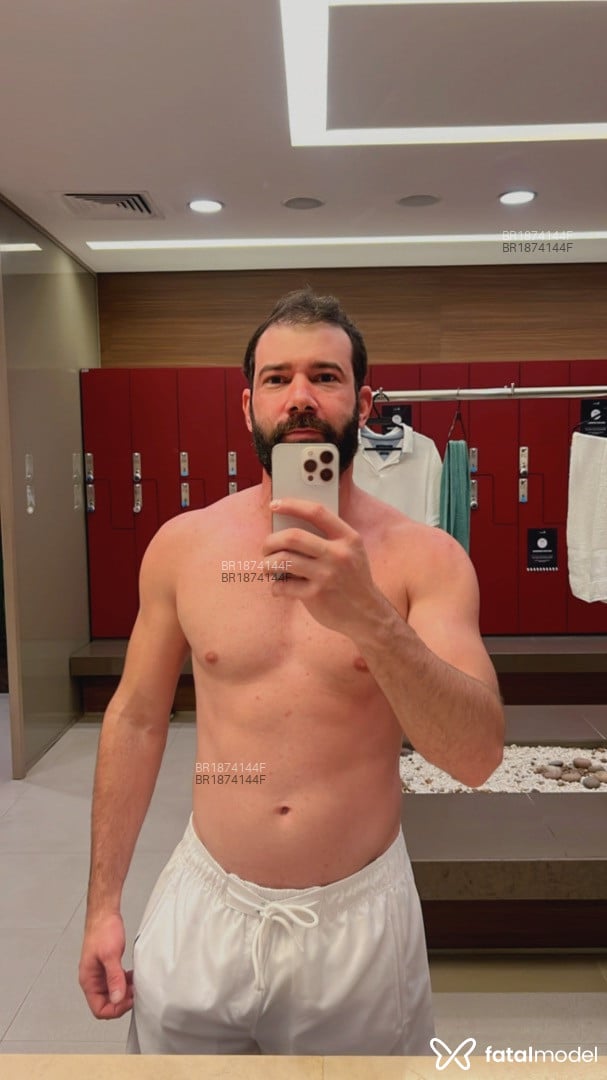 Acompanhante homem morena (o) de olhos pretos - Gustavo Acompanhante homem morena (o) de olhos pretos - Gustavo