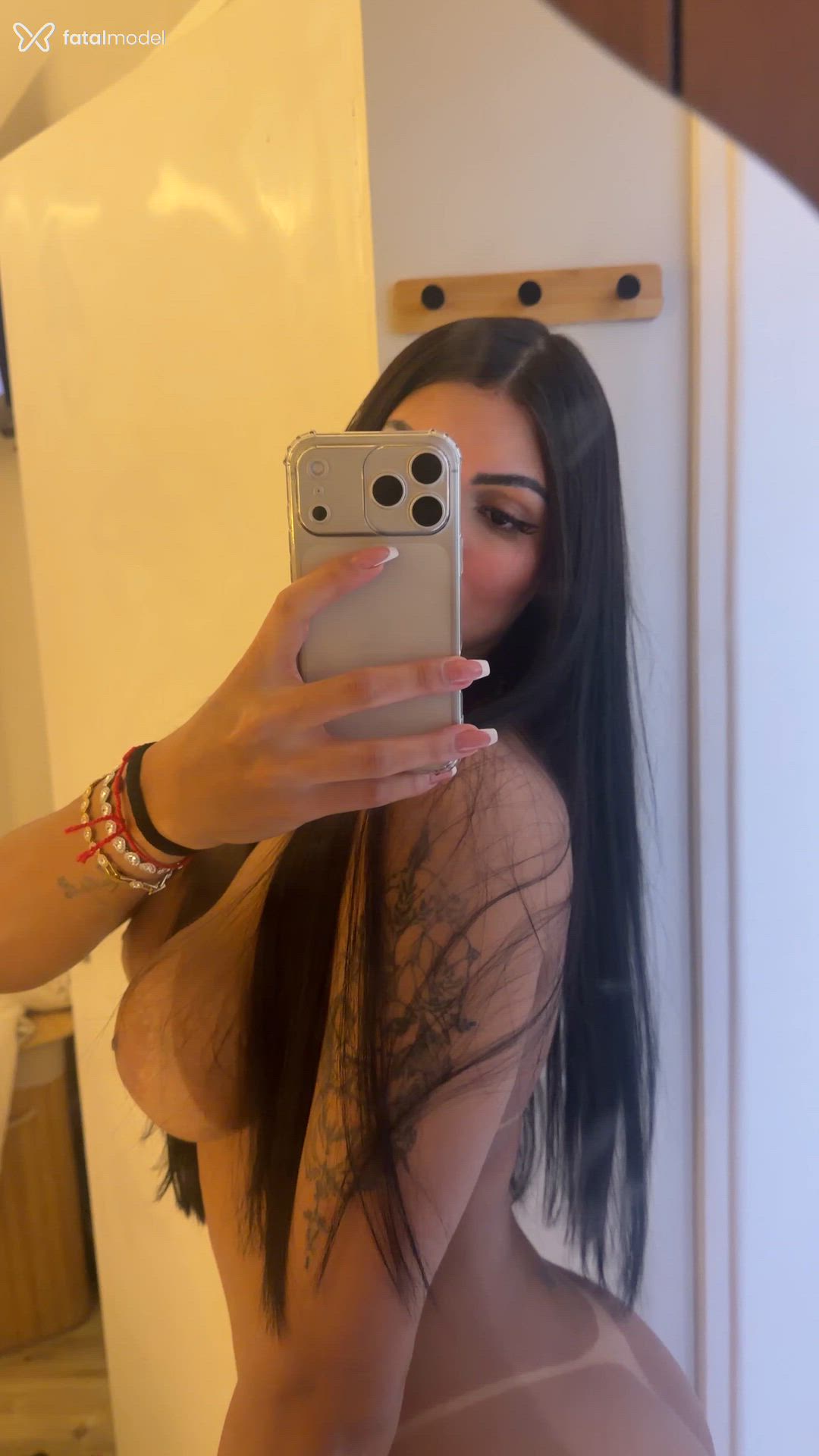 Acompanhante mulher trans morena (o) de olhos castanhos - Vivian Santinni Acompanhante mulher trans morena (o) de olhos castanhos - Vivian Santinni