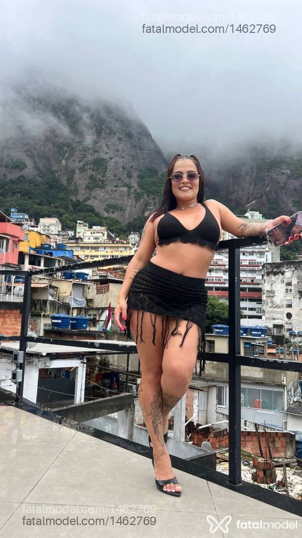 Acompanhante mulher morena (o) de olhos pretos - Marcela