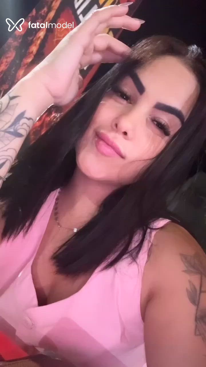 Acompanhante mulher morena (o) de olhos pretos - Marcela