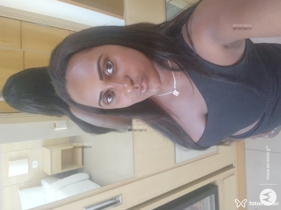 Acompanhante mulher com cabelo castanho de olhos castanhos - Márcia Acompanhante mulher com cabelo castanho de olhos castanhos - Márcia