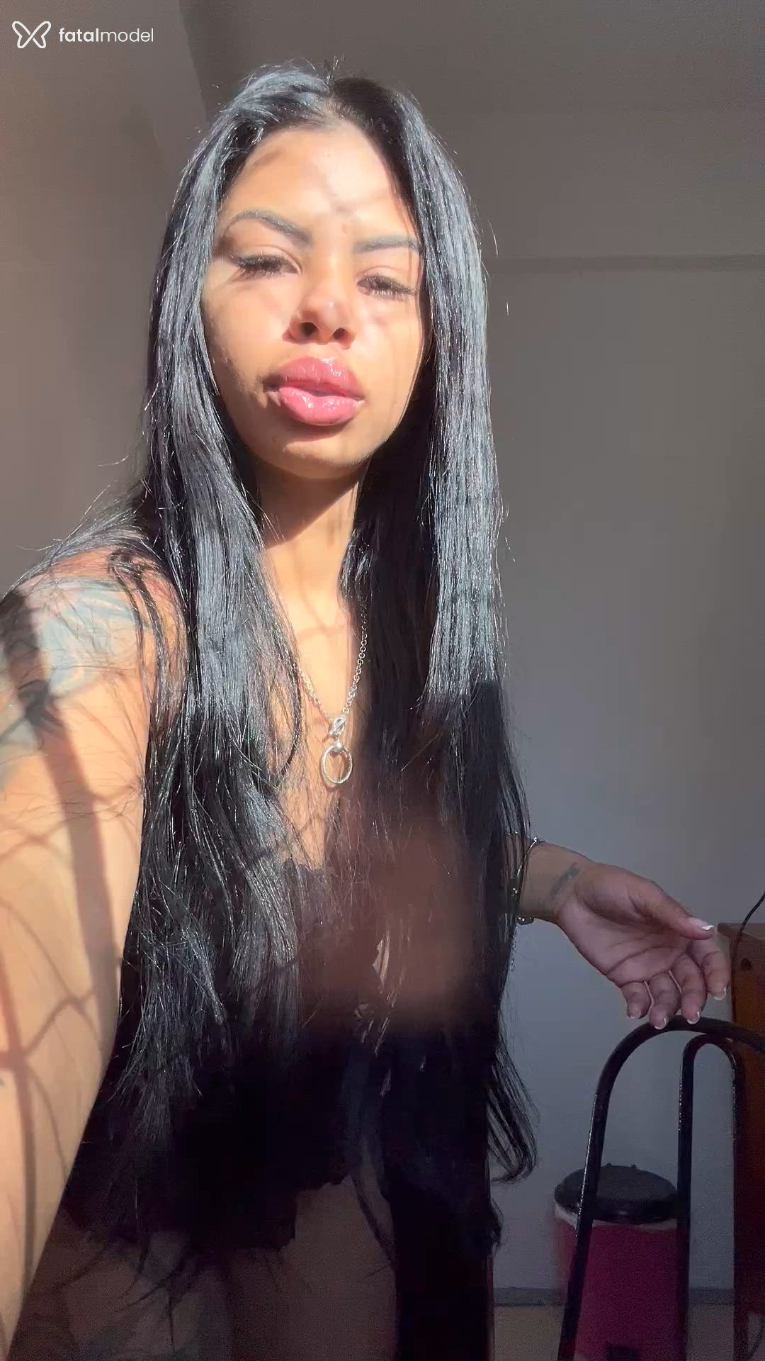 Acompanhante mulher morena (o) de olhos castanhos - Dhully Fontura