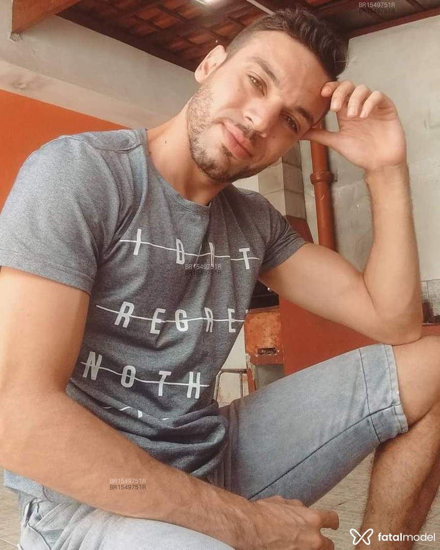 Acompanhante homem com cabelo castanho de olhos castanhos em Franca - James