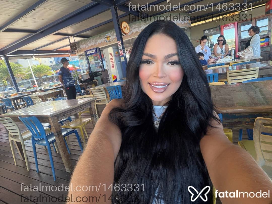 Acompanhante mulher trans com cabelo castanho de olhos castanhos em Vitória - Mirella Müller