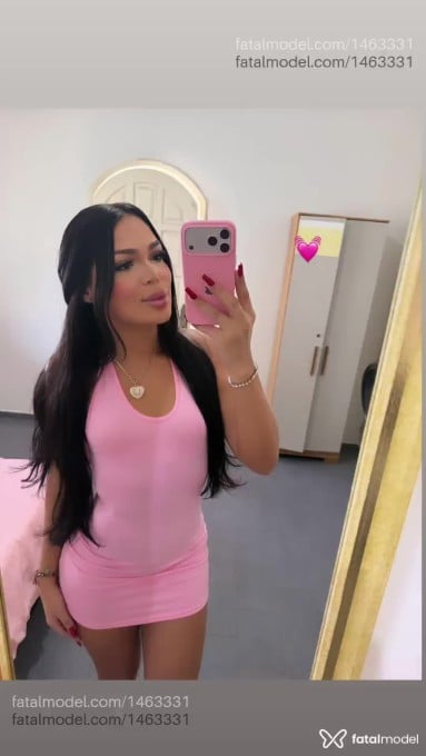 Acompanhante mulher trans com cabelo castanho de olhos castanhos em Linhares - Mirella Müller