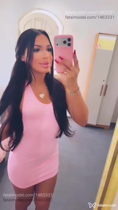 Acompanhante mulher trans com cabelo castanho de olhos castanhos em Linhares - Mirella Müller
