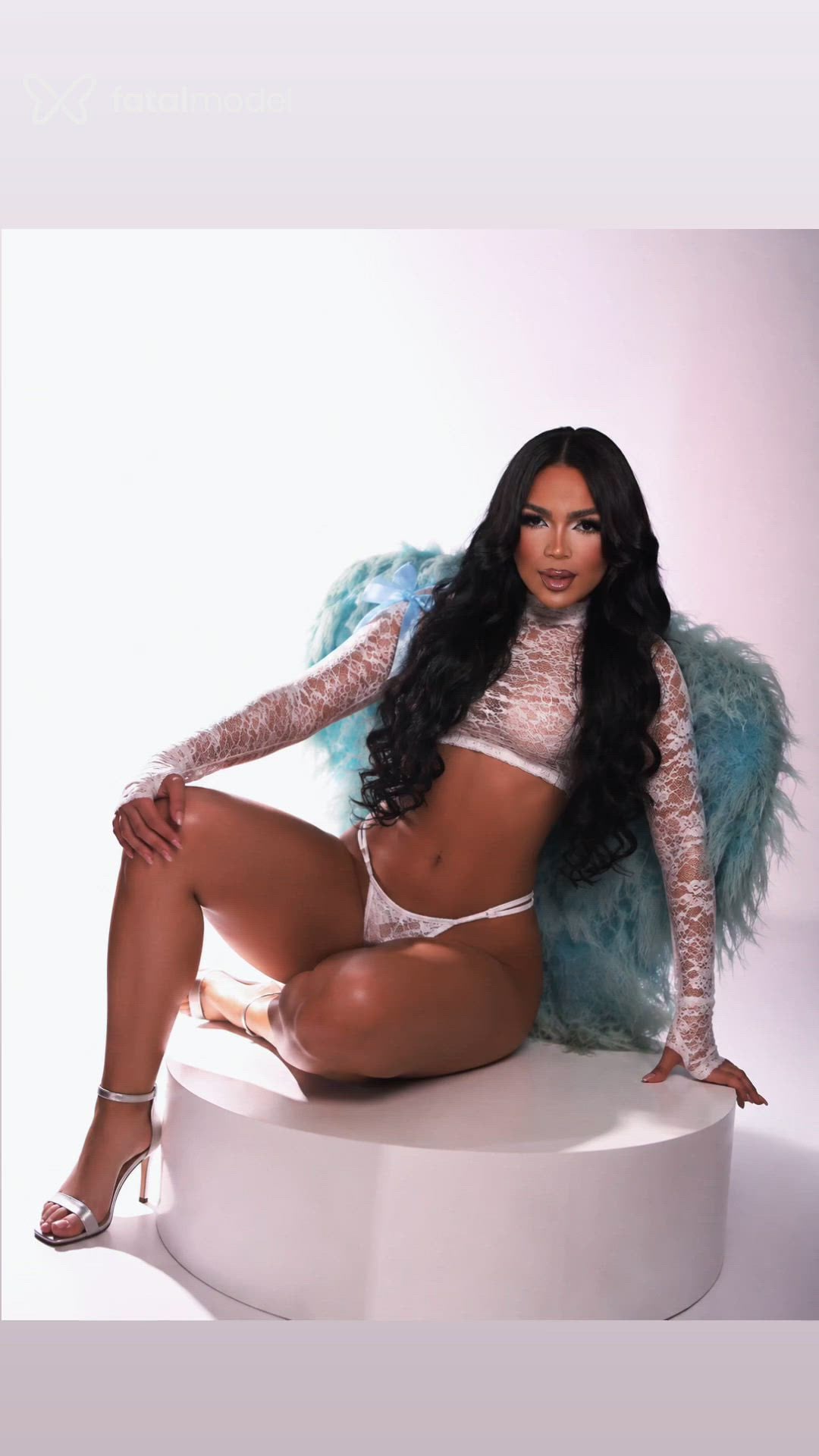 Acompanhante mulher trans com cabelo castanho de olhos castanhos - Mirella Müller