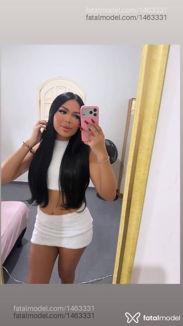 Acompanhante mulher trans com cabelo castanho de olhos castanhos em Linhares - Mirella Müller