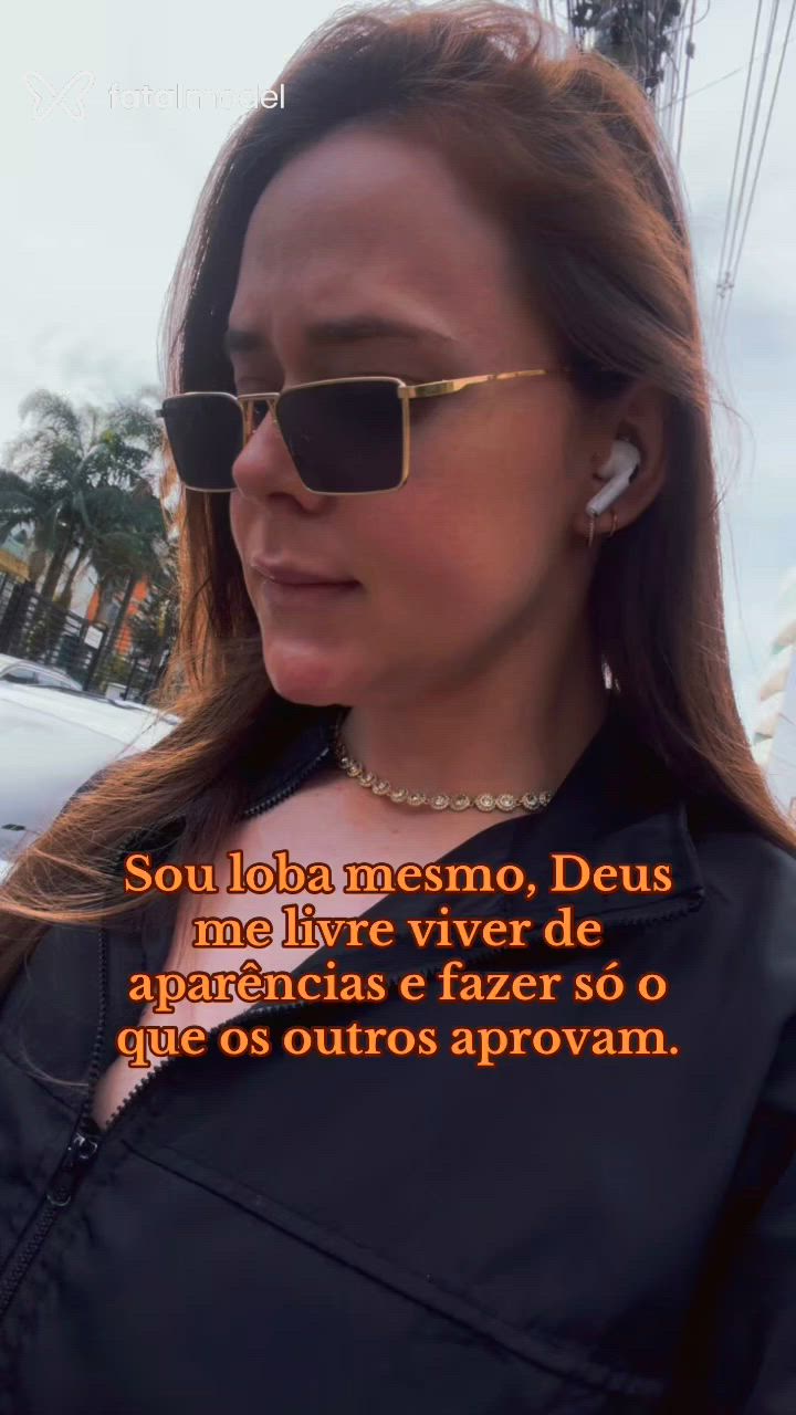 Acompanhante mulher ruiva (o) de olhos castanhos - Tai Bueno