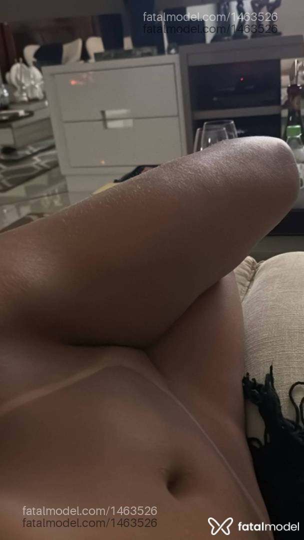 Acompanhante mulher morena (o) de olhos castanhos - Thaís Carvalho