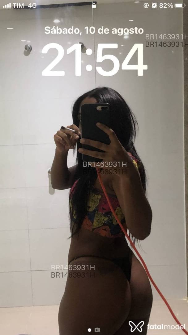 Acompanhante mulher com cabelo castanho de olhos pretos em Rio de Janeiro Acompanhante mulher com cabelo castanho de olhos pretos em Rio de Janeiro - Mikaella