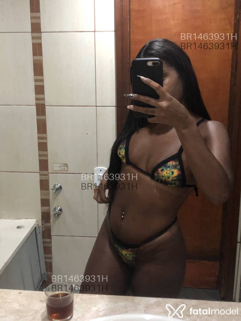 Acompanhante mulher com cabelo castanho de olhos pretos em Rio de Janeiro Acompanhante mulher com cabelo castanho de olhos pretos em Rio de Janeiro - Mikaella