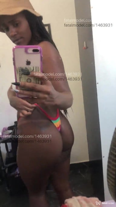 Acompanhante mulher com cabelo castanho de olhos pretos em Rio de Janeiro Acompanhante mulher com cabelo castanho de olhos pretos em Rio de Janeiro - Mikaella