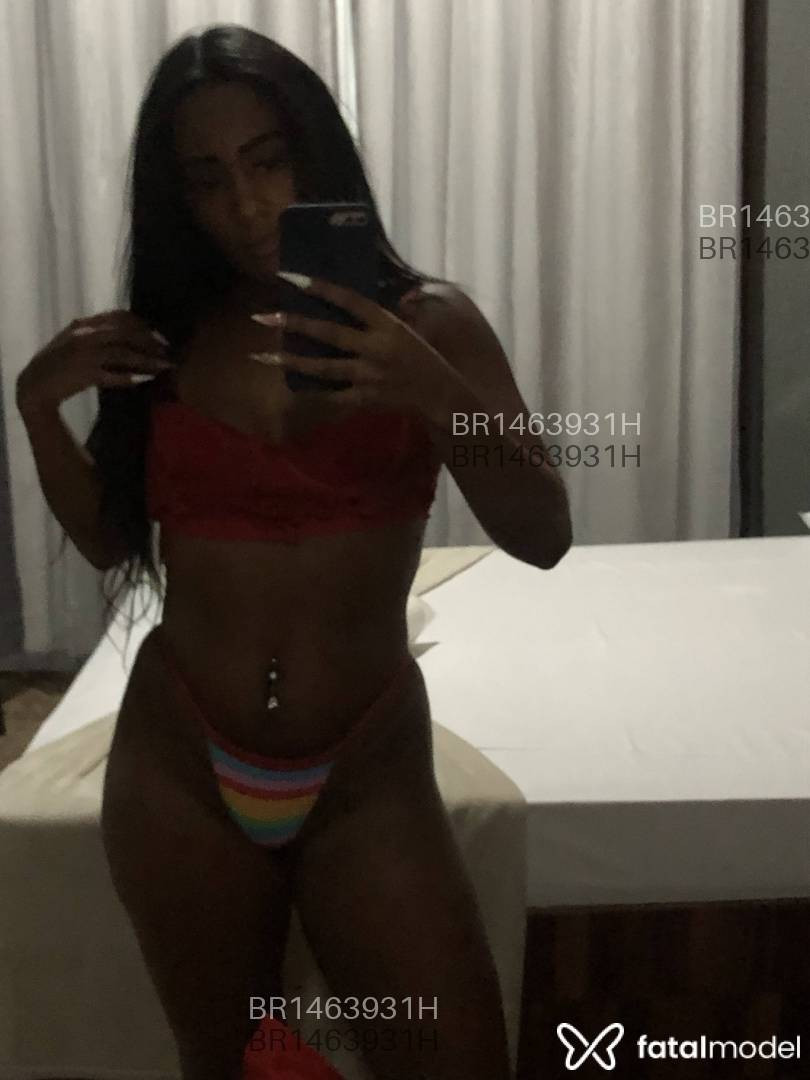 Acompanhante mulher com cabelo castanho de olhos pretos em Rio de Janeiro Acompanhante mulher com cabelo castanho de olhos pretos em Rio de Janeiro - Mikaella