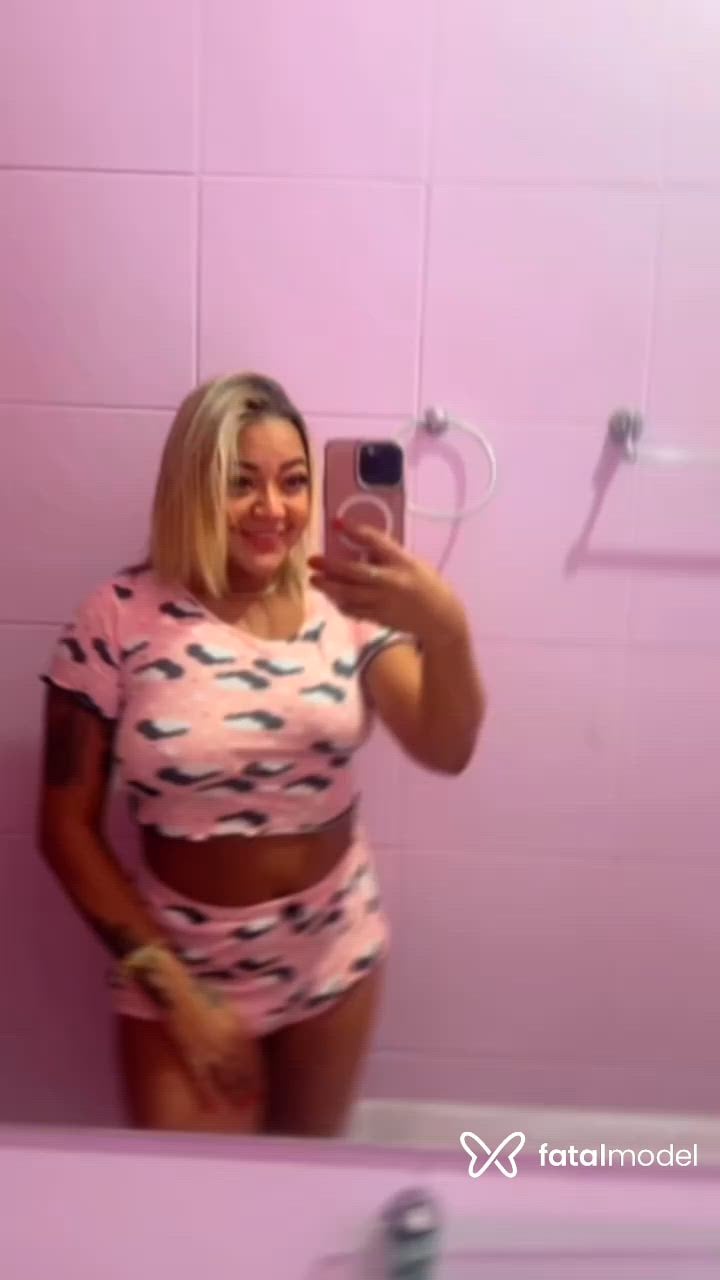 Acompanhante mulher loira (o) de olhos castanhos - Vivi Lima