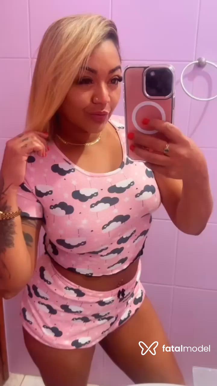 Acompanhante mulher loira (o) de olhos castanhos - Vivi Lima