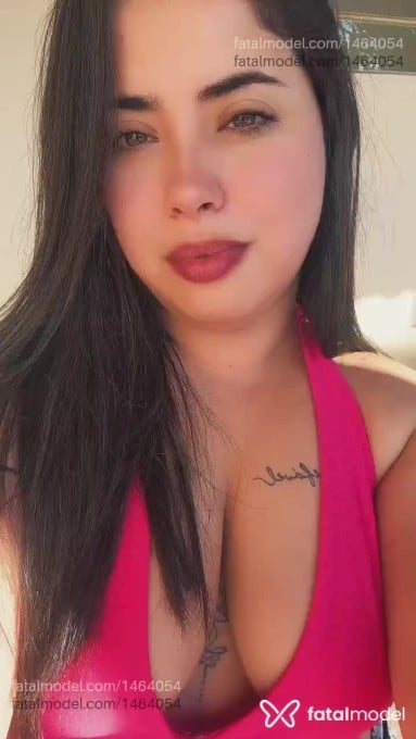Acompanhante mulher com cabelo castanho de olhos castanhos em Pelotas - Nicolly