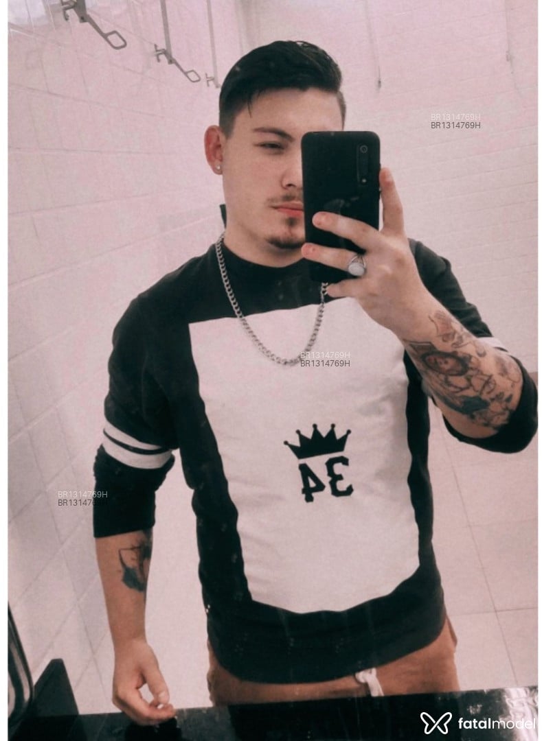 Acompanhante homem com cabelo castanho de olhos castanhos em Mauá Acompanhante homem com cabelo castanho de olhos castanhos em Mauá - Alex Borges